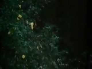 Välsmakande brunett i den woods, fria 60 fps x topplista video- e4