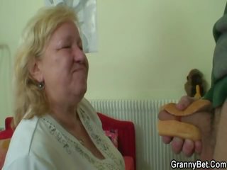 Grannies fucks ใหญ่ หำ