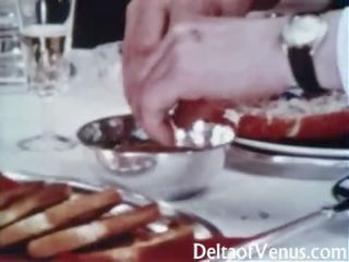 Tappning kön 1960s - hårig marriageable brunett - bord för tre